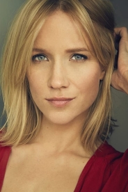 Jessy Schram photo