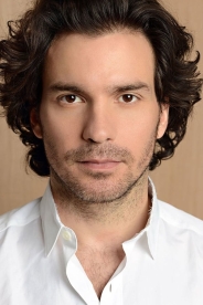 Santiago Cabrera photo