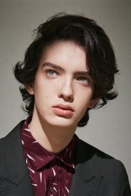 Kodi Smit-McPhee photo