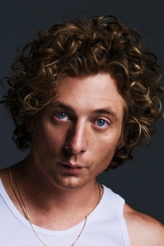 Jeremy Allen White photo